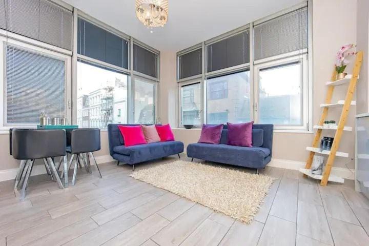 Hazelnut Seafront Two Bedroom Bn1gre10 *